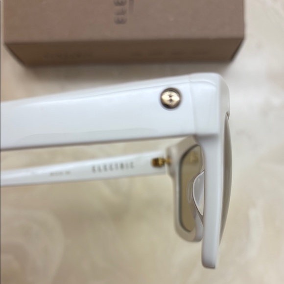 Electric Crasher 53 Ivory/Amber Stylish White Sunglasses - Picture 6 of 7